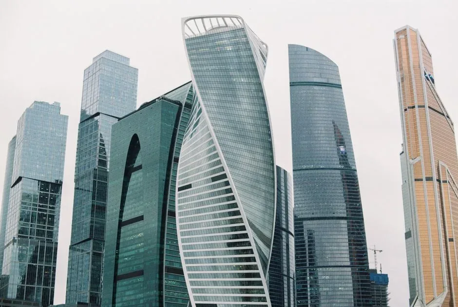 Новостройки Москвы и Питера