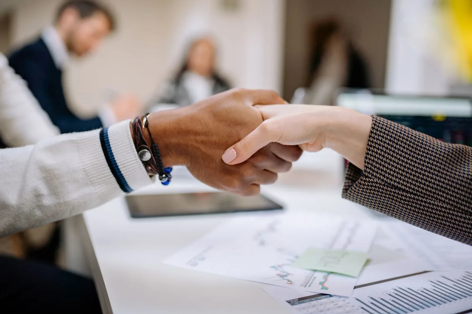 Кейс: как B2B-компания закрыла 5 сделок за первый месяц через амбассадоров